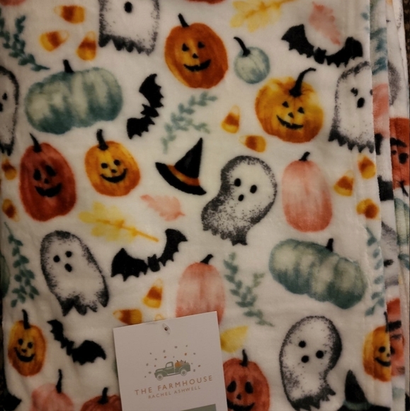Rachel Ashwell The Farmhouse Halloween throw blanket- - Picture 2 of 3